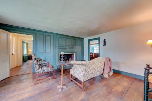 35 Smith St, Middletown CT  06457-1740 exterior