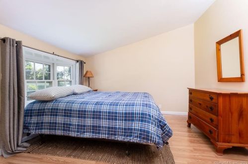 1 Bch Dr, Danbury CT  06812-3425 exterior