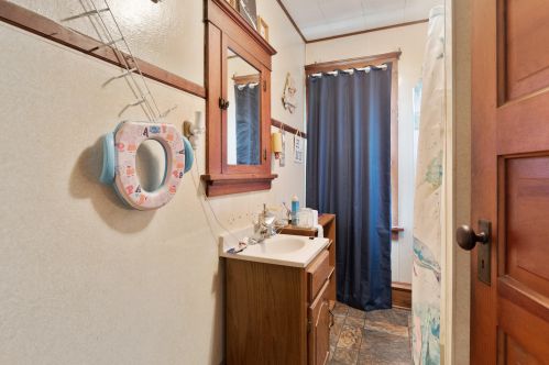 350 Sumner St, Hartford, WI 53027-1530