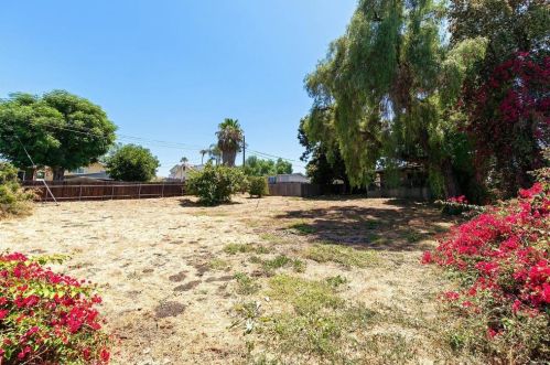 8292 Lincoln St, Lemon Grove, CA 91945-2624