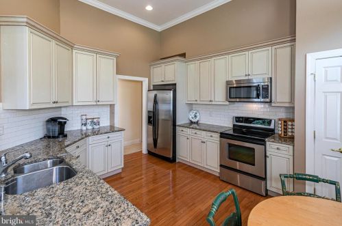 42 Schindler Ct, Lawrence Township NJ  08648-2578 exterior