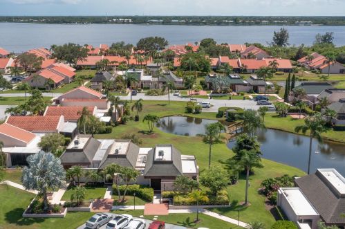 3308 Sandpiper Cir, Port Saint Lucie FL  34952-6102 exterior