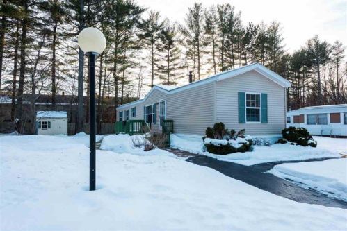 25 Colonial Vlg, Somersworth NH  03878-1555 exterior