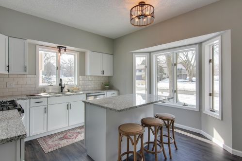4388 Chatsworth St, Saint Paul, MN 55126-1948