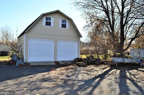 1408 Walnut Bottom Rd, Carlisle PA  17015-9145 exterior