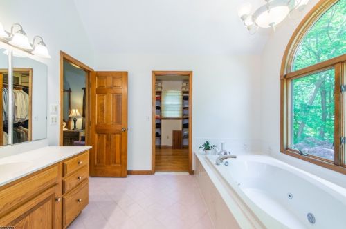 39 Pheasant Run, Kinnelon NJ  07405-3022 exterior
