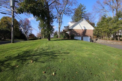 18 Berkley Dr, Rye Brook, NY 10573-1444