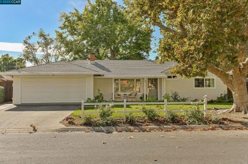 137 Cynthia Dr, Concord CA  94523-2901 exterior