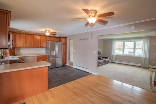 13 Harvey Rd, Londonderry NH  03053-7412 exterior