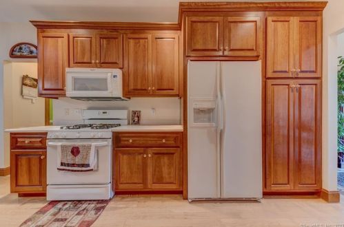 223 Castlewood Dr, Kensington CT  06037-2951 exterior