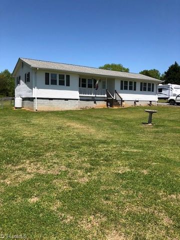 112 Summers Ln, Reidsville, NC 27320-1665
