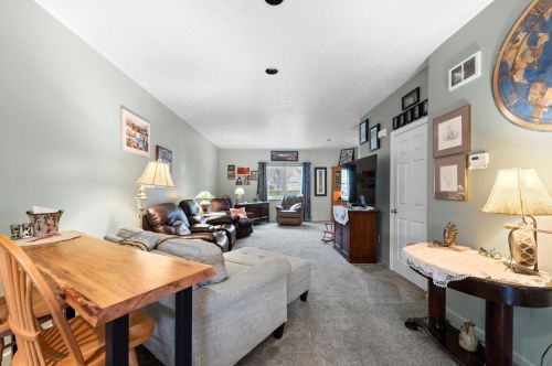 37 Elena Ave, New Kensington PA  15068-9749 exterior