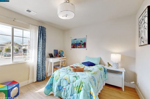 5054 Congress Ave, Oakland CA  94601-5402 exterior