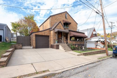 425 Margaret St, Jeannette, PA 15644-1826