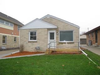 4529 Taylor Ave, Milwaukee, WI 53207-5229