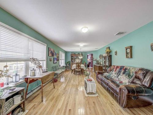 14 Clapp Ave, New Hamburg, NY 12590-2618