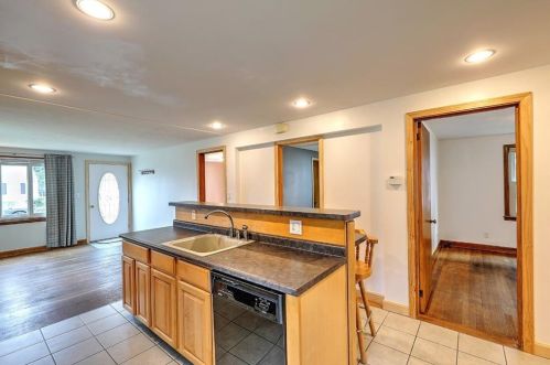 44 Rosemont Ave, Cumberland RI  02864-7519 exterior