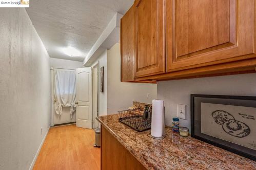 4327 Essex St, Oakland CA 94608-1216 exterior