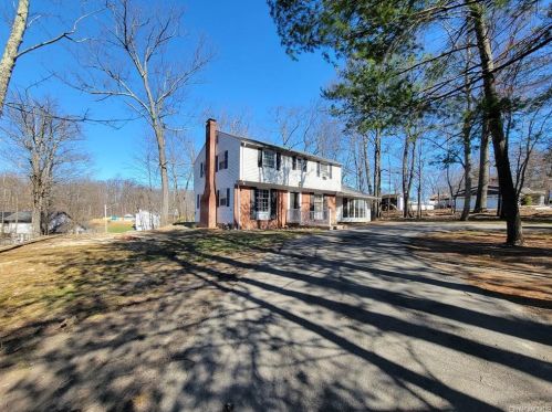 1 Starhaven Ave, Middletown, NY 10940-4617