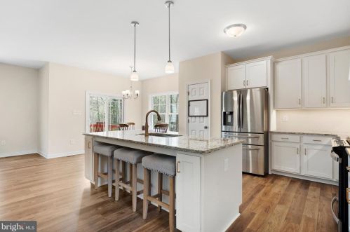 504 Henley Fork Dr, Tappahannock, VA 22560-6508