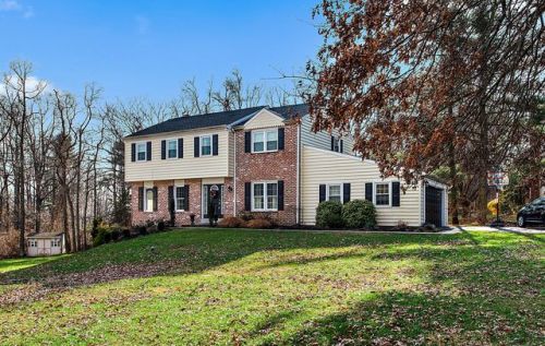 24 Colonial Cir, Thornton, PA 19373-1070