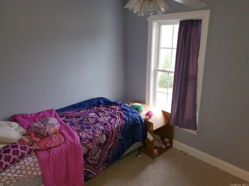 22 Hudson Cir, Marlborough NY  12542-6187 exterior