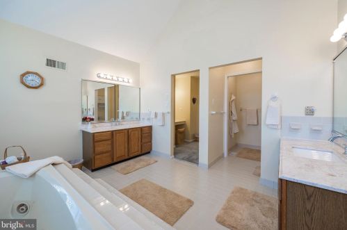 1246 Jarvis Ln, Lansdale PA 19446-6515 exterior