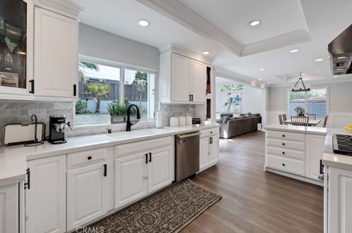 1336 1st St, Manhattan Beach CA  90266-6902 exterior