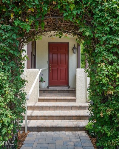 4611 Hampton Rd, La Canada, CA 91011-2604