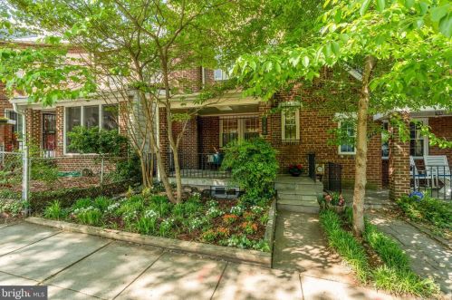 1768 Hobart St, Washington, DC 20009-2908