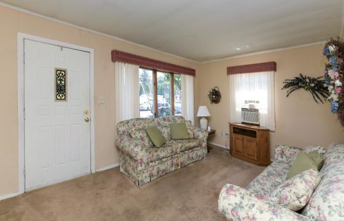 9 Burnham Rd, East Brunswick, NJ 08816-3819