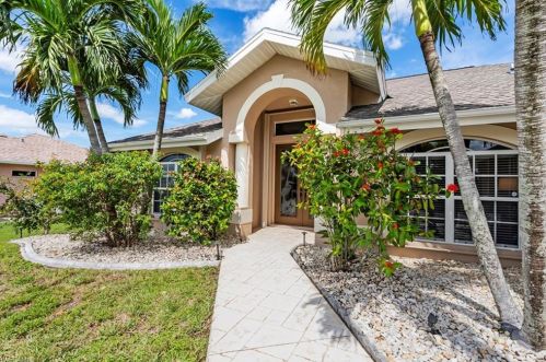 2829 2nd St, Cape Coral, FL 33993-6921