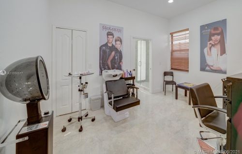 8941 178th St, Hialeah FL  33018-6554 exterior