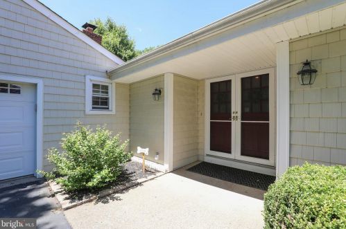 932 Queens Dr, Yardley PA  19067-4528 exterior