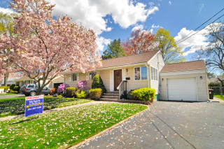 79 Medford Rd, Dumont, NJ 07628-1148