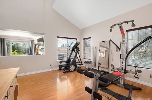 30352 Yosemite Dr, Santa Clarita, CA 91384-3748