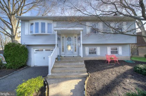 810 Glenmar Cir, Fairless Hills, PA 19030-2517