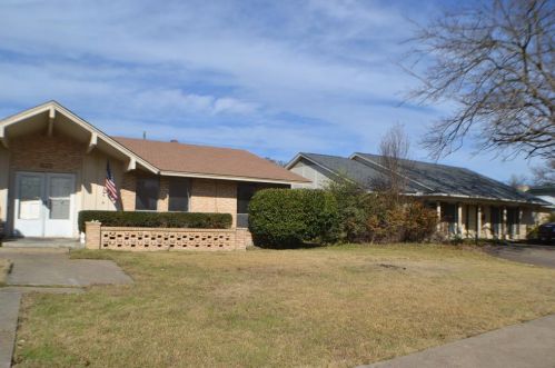 640 Pinehurst Dr, Richardson TX  75080-4205 exterior