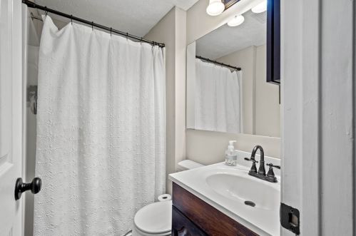 705 Kingswood Ln, Mc Donald PA  15057-2666 exterior