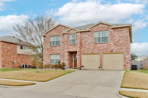 705 Redwing Dr, Fort Worth, TX 76131-2908