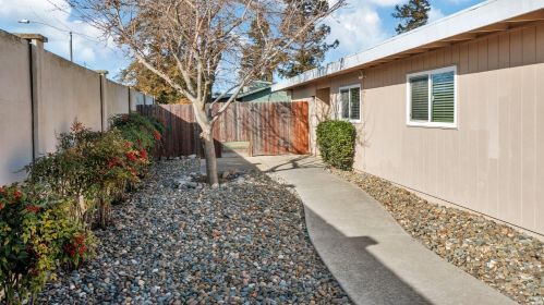 936 Del Oro Pl, Woodland, CA 95695-5047