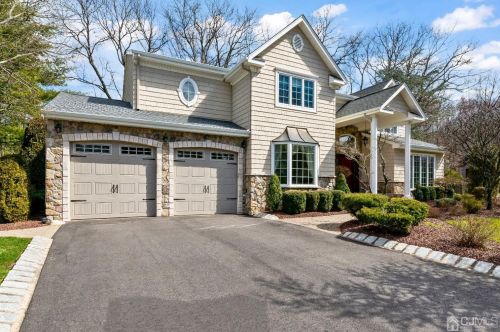 4 Rebel Run Dr, East Brunswick, NJ 08816-2638