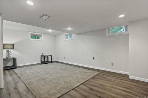 9 Farview Ter, Airmont NY  10901-7531 exterior