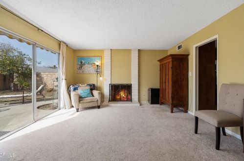 1151 Lawrence Way, Oxnard CA  93035-2525 exterior