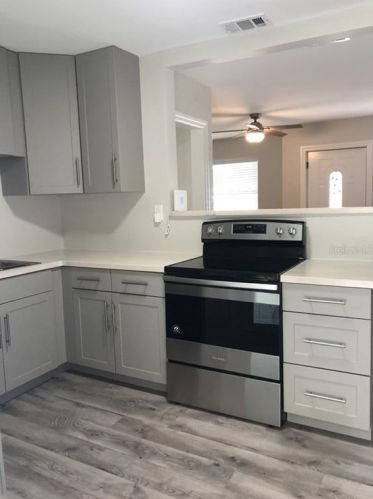 6198 38th Ave, Saint Petersburg, FL 33710-1722