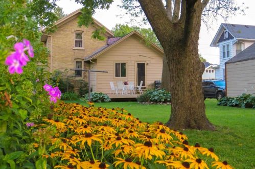 306 9th St, Watertown, WI 53094-4818