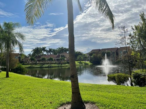508 Villa Cir, Boynton Beach FL  33435-8912 exterior