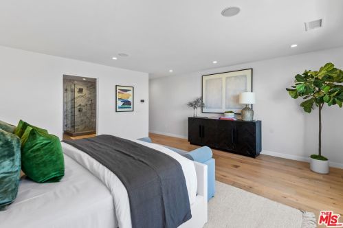 3423 Scadlock Ln, Van Nuys CA  91403-4915 exterior