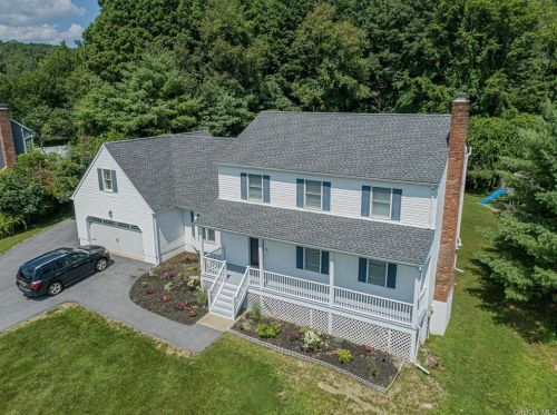 172 Stowe Dr, Poughquag, NY 12570-4935