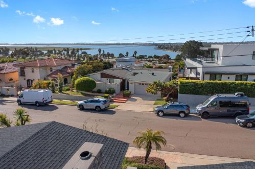 2875 Lloyd St, San Diego CA 92117-6031 exterior